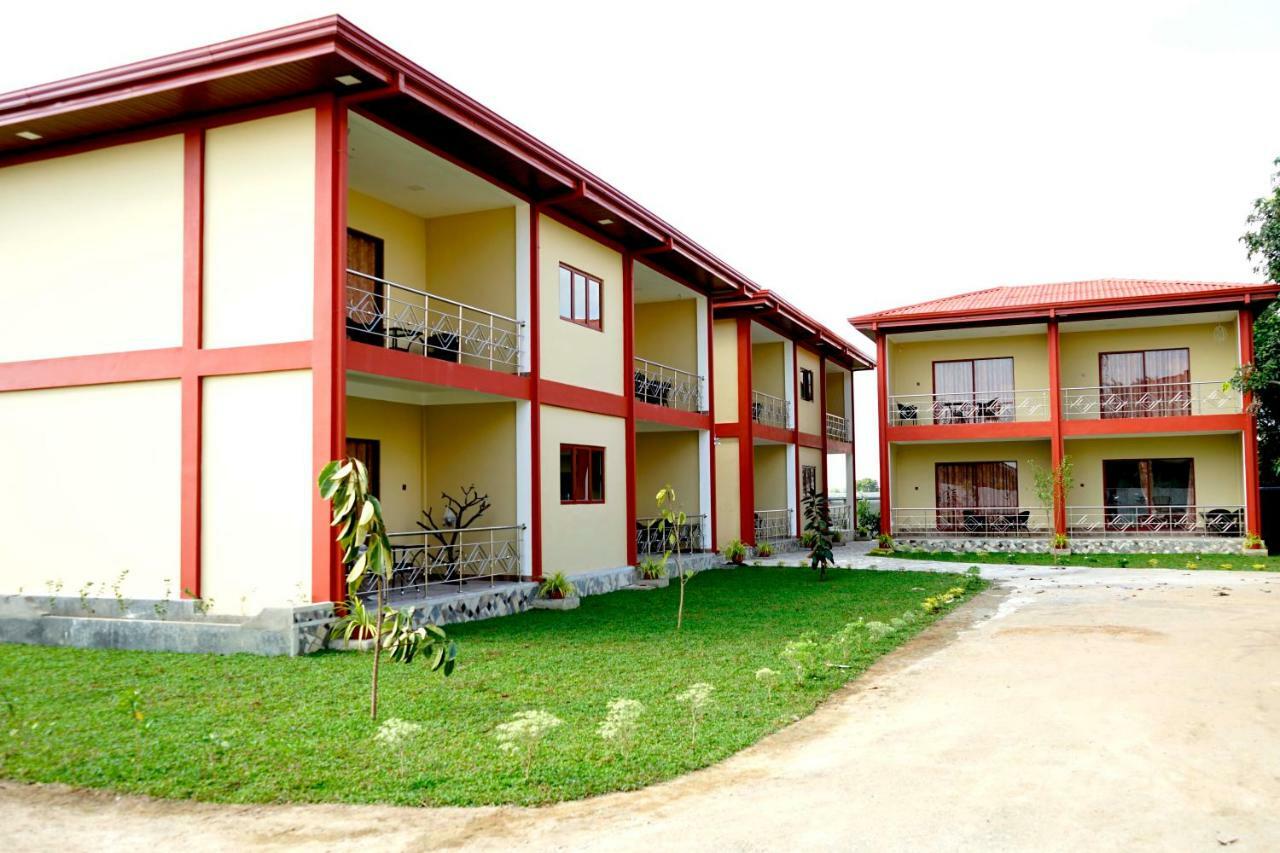 Rj Mahaal Hotel Kilinochchi Exterior photo