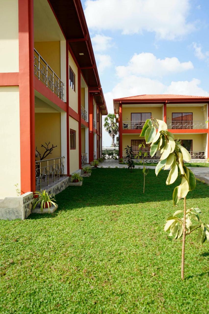 Rj Mahaal Hotel Kilinochchi Exterior photo